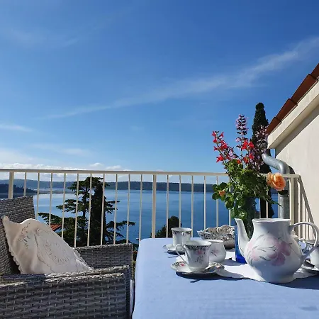 Rosa アパート ポルトローシュ